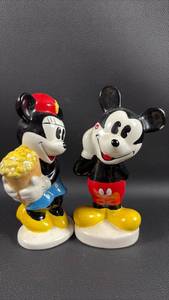 lot 133 image: Zak Designs Disney Mickey and Minnie Mouse Salt and Pepper Shakers Set