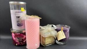 lot 134 image: Mixed Brand Scented Candle Collection Bundle