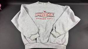 lot 140 image: Kansas City Chiefs NFL Team Logo Pull Over Sweatshirt Size L