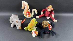 lot 162 image: (5) Teenie Beanie Babies
