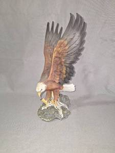 lot 54 image: Homco Masterpiece Eagle - 11.5 Inch Eagle