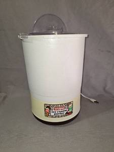 lot 55 image: Waring Ice Cream Parlor Electric Ice Cream Maker