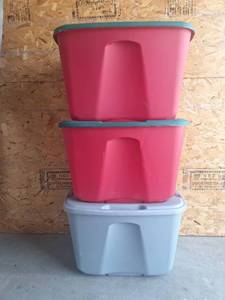 lot 77 image: 3 Sturdy Totes With Tight Lids