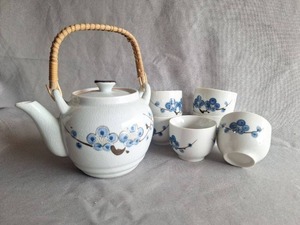 lot 80 image: Vintage Japanese Branch & Blossom Tea Set