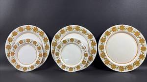lot 9 image: Vintage Mikasa Floral Pattern Anita Dinner Plates (3) and Bread & Butter Plates (2)