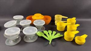 lot 13 image: Vintage Tupperware Ware Bundle