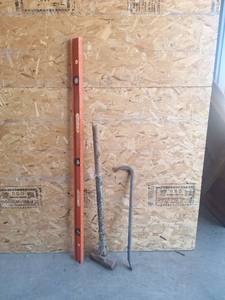 lot 174 image: Yard Level, 8 Pound Sledge Hammer, Crow Bar