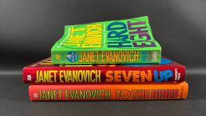 lot 184 image: Janet Evanovich Book Set - 3 Stephanie Plum Novels (2) Hardback (1) Paperback