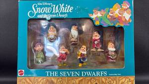 lot 185 image: Disney Snow White and the Seven Dwarfs Figure Set