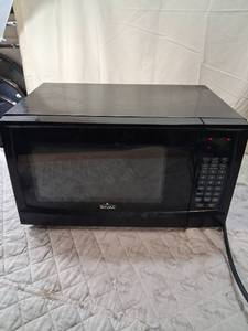 lot 5 image: Rival Countertop Microwave Oven with Digital Display