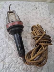 lot 37 image: Ericson Portable Drop Light with Extension Cord