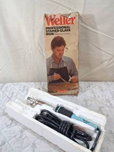lot 43 image: Weller Professional Stained Glass Soldering Iron with Temperature Control