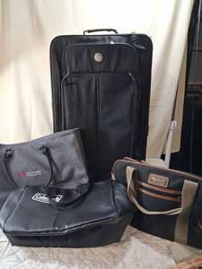 lot 52 image: Mixed Brand Luggage and Travel Bag Set