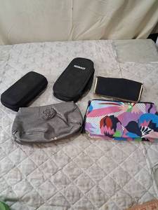 lot 56 image: Mixed Makeup Bag and Tool Case Lot