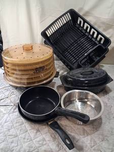 lot 64 image: Waring Food Dehydrator with Kitchen Cookware Set