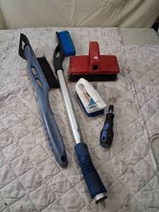 lot 65 image: Professional Car Detailing Brush Set with Telescopic Pole