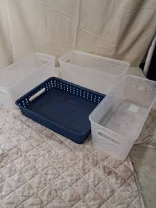 lot 75 image: Plastic Storage Basket Set Blue and White