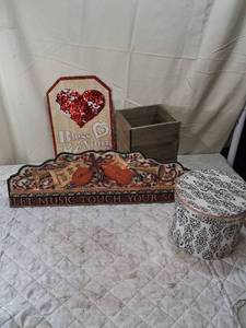 lot 80 image: Let Music Touch Your Soul Wooden Sign
