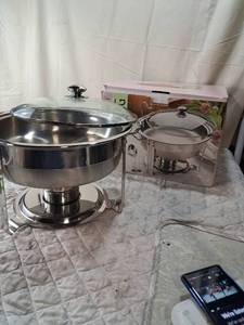 lot 84 image: Stainless Steel Chafing Dish Set with Glass Lid