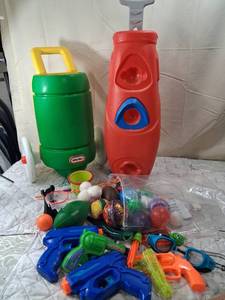 lot 110 image: Little Tikes Garden Cart and Water Toys Bundle