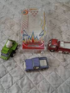 lot 113 image: Clear Pinball Game and Die Cast Vehicle Collection