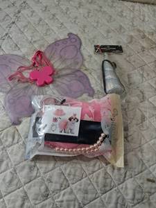 lot 121 image: Butterfly Wings Costume Set with Accessories