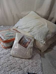 lot 122 image: Loop Top Natural Voile Drapery Panel with Bed Linens Set