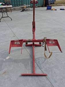 lot 144 image: Portable Lawn Mower Lift Jack with Wheels