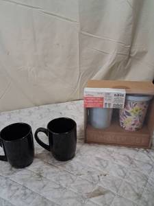 lot 170 image: Mothers Day Tumbler Gift Set with Floral Design