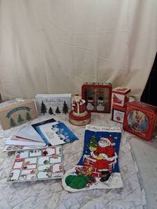 lot 176 image: Christmas Holiday Decoration Bundle with Cards and Gift Tags