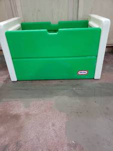 lot 198 image: Little Tikes Green and White Toy Box Storage Chest