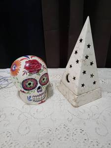 lot 199 image: Day of the Dead Sugar Skull Ceramic Lamp with Star Cutout Shade