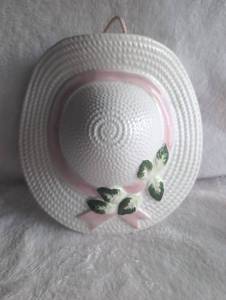 lot 510 image: White Ceramic Hat Wall Pocket&nbsp