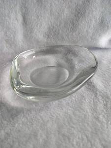 lot 1002 image: Clear Glass Decorative Bowl