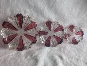lot 1003 image: Vintage Cranberry Ashtray Set - 3 ct