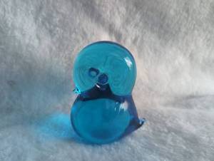 lot 1007 image: Blue Art Glass Bird Figurine
