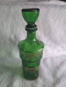 lot 1010 image: JAY Italian Green Glass Decanter with Gold Trim