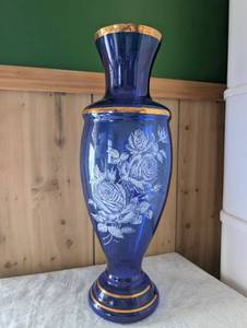 lot 1015 image: Vintage Fenton Gilded Cobalt Glass Mary Greory Style Roses Motif&nbsp