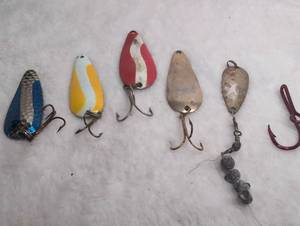 lot 1516 image: Classic Fishing Spoons and Lure Collection Set
