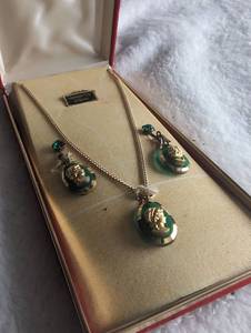 lot 2003 image: Green Glass Cameo Jewelry Set with Necklace and Earrings