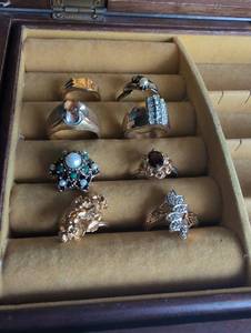 lot 2007 image: Mixed Jewelry Costume Ring Collection - 8 ct