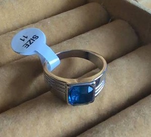 lot 2011 image: Mens Silver Ring with Blue Gemstone - Size 11