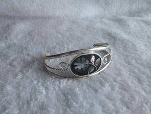 lot 2027 image: Sterling Silver Cuff Bracelet with Oval Abalone Shell