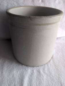 lot 2505 image: Stoneware Ceramic Pot