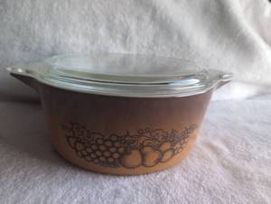 lot 2507 image: Pyrex Old Orchard Casserole Dish with Glass Lid