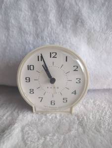 lot 3005 image: Westclox Kemp White Alarm Clock