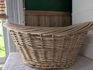 lot 3016 image: Large Woven Wicker Storage Basket