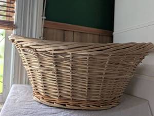 lot 3017 image: Large Woven Wicker Storage Basket