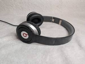 lot 3501 image: Beats Solo HD Over-Ear Wired Headphones