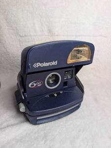 lot 3506 image: Polaroid 600 Instant Film Camera Blue